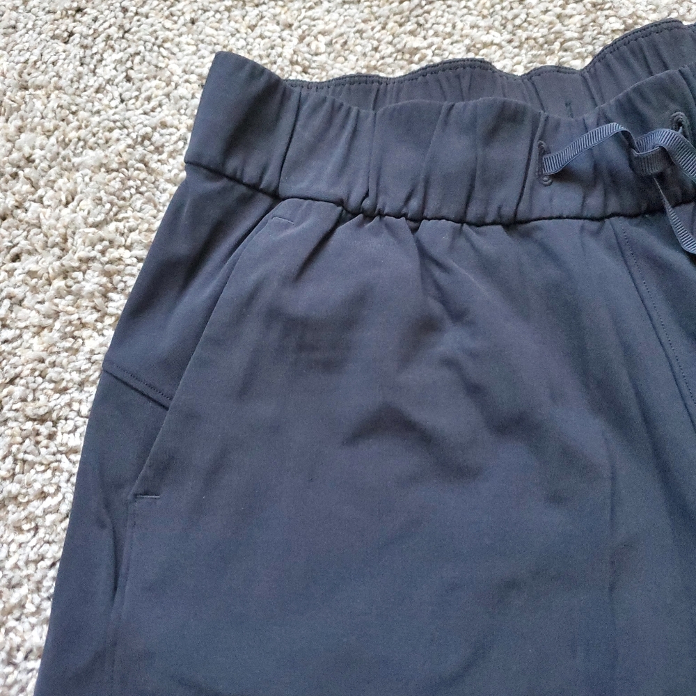 Lululemon On The Fly Shorts 🖤 - Picture 4 of 7